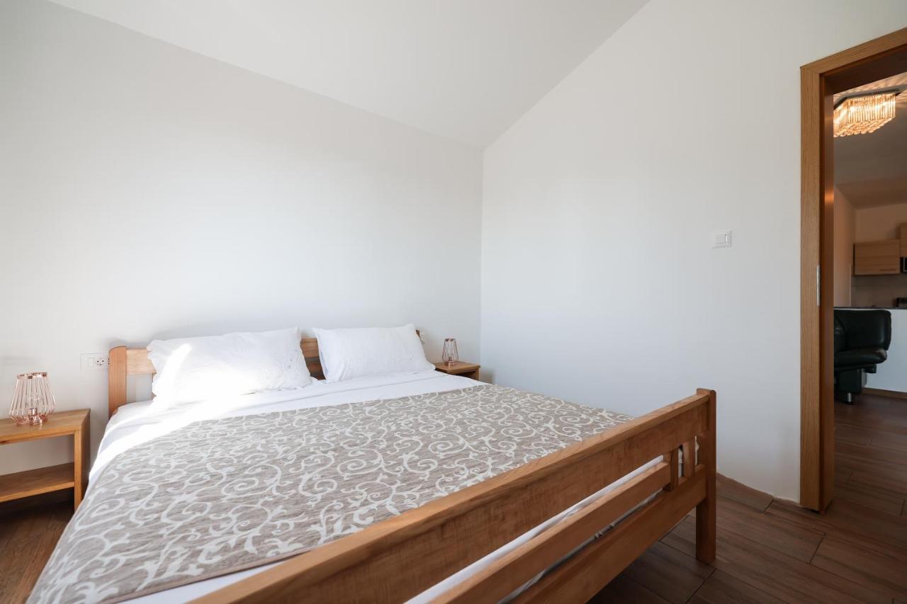 Apartments Miky Vrsi Luaran gambar
