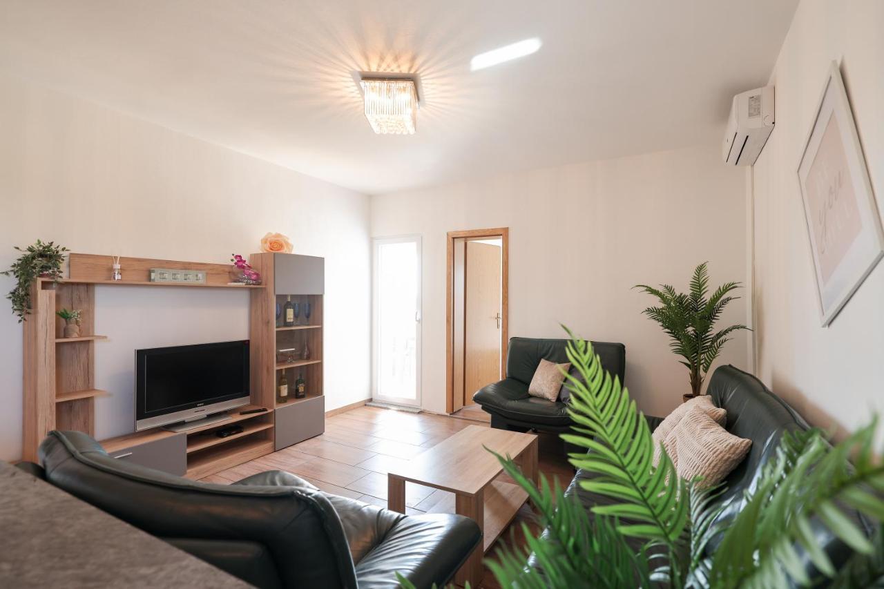 Apartments Miky Vrsi Luaran gambar