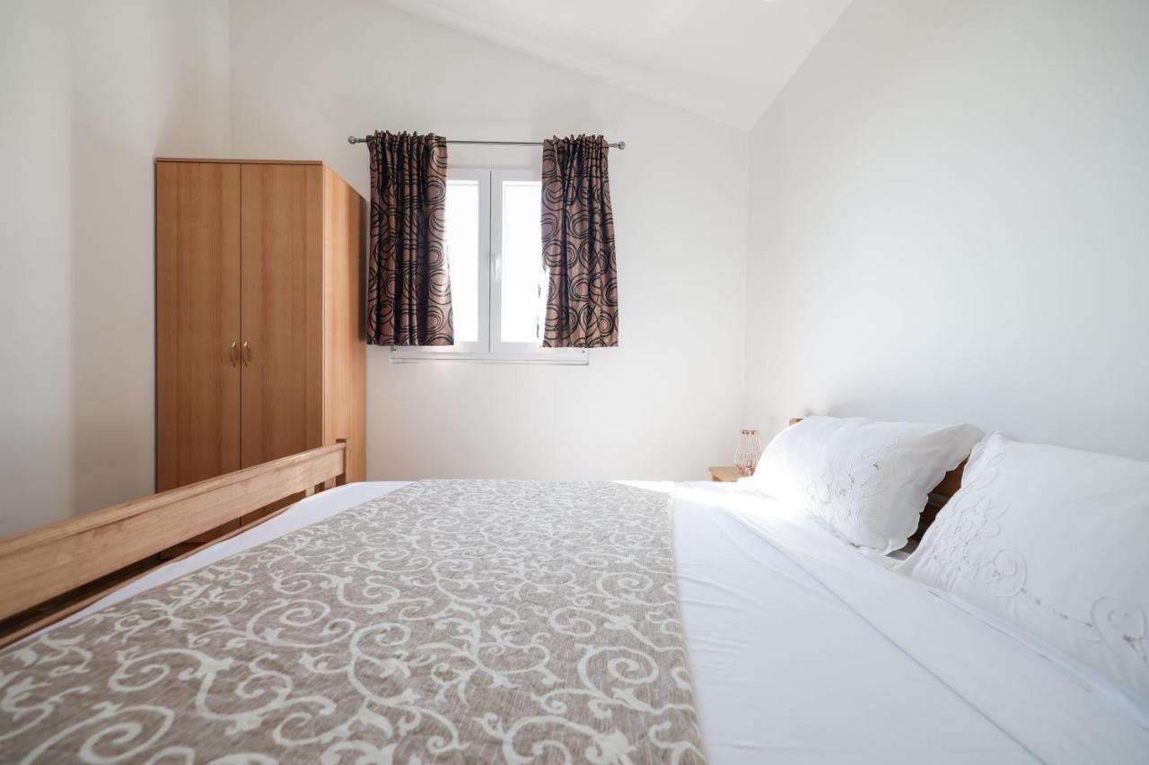Apartments Miky Vrsi Luaran gambar